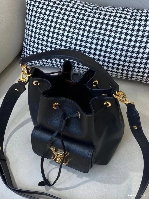 Aaa replica bags BUCKET LOCKME LOUIS VUITTON 0712